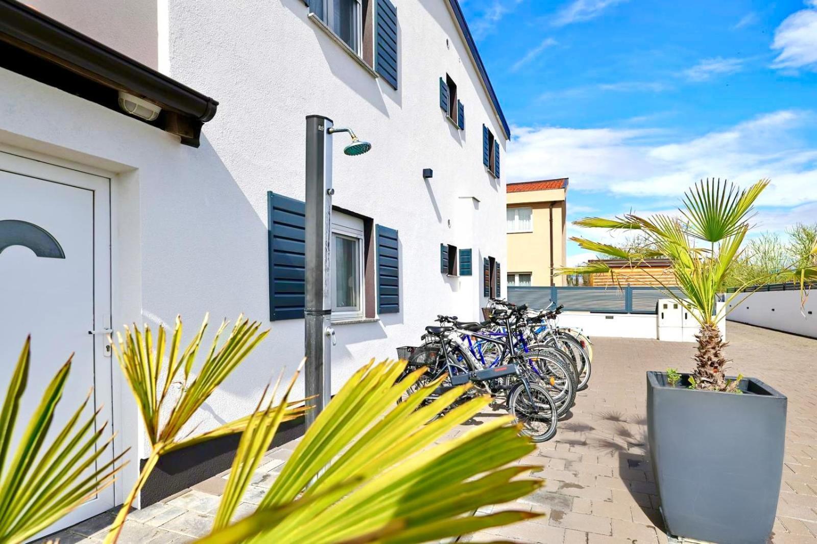 Rosini, 300m From The With Shared Tavern And Bikes, Апартаменты Нин